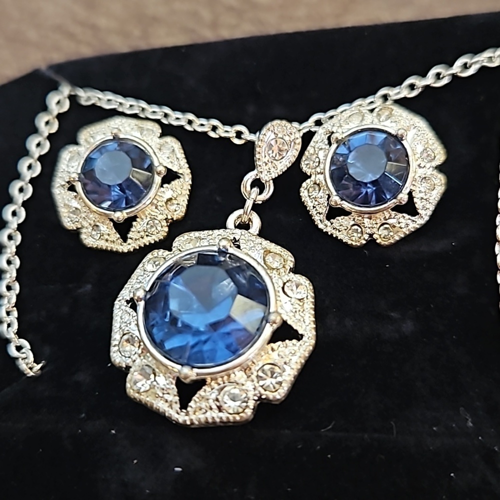 AVON Antique Style Colletta Faux Sapphire Holiday Necklace Earrings Set - Picture 2 of 5
